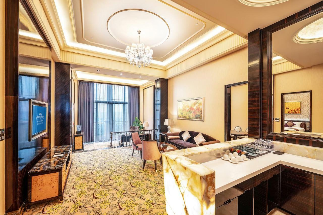 Howard Johnson Agile Plaza Чэнду Экстерьер фото